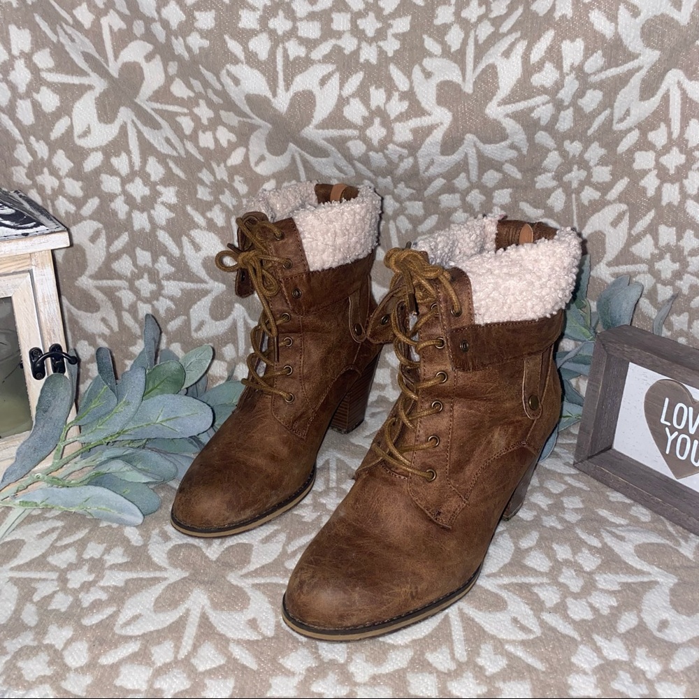 Tan booties - Picture 4 of 7
